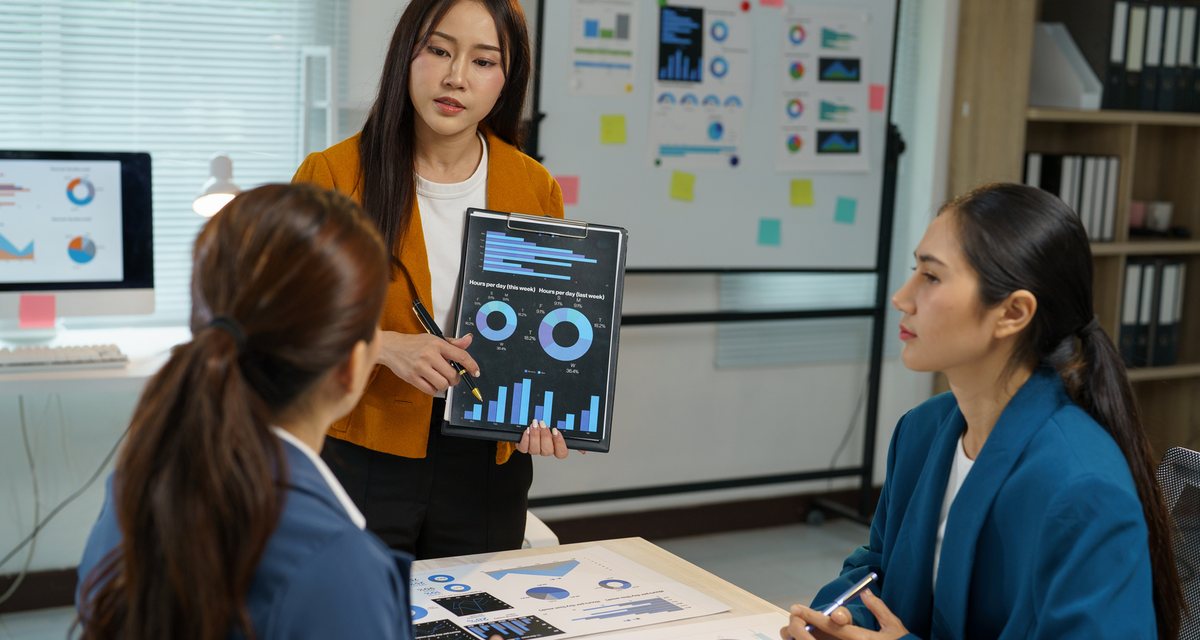 データを見ながら営業の仕組みを設計するチーム
